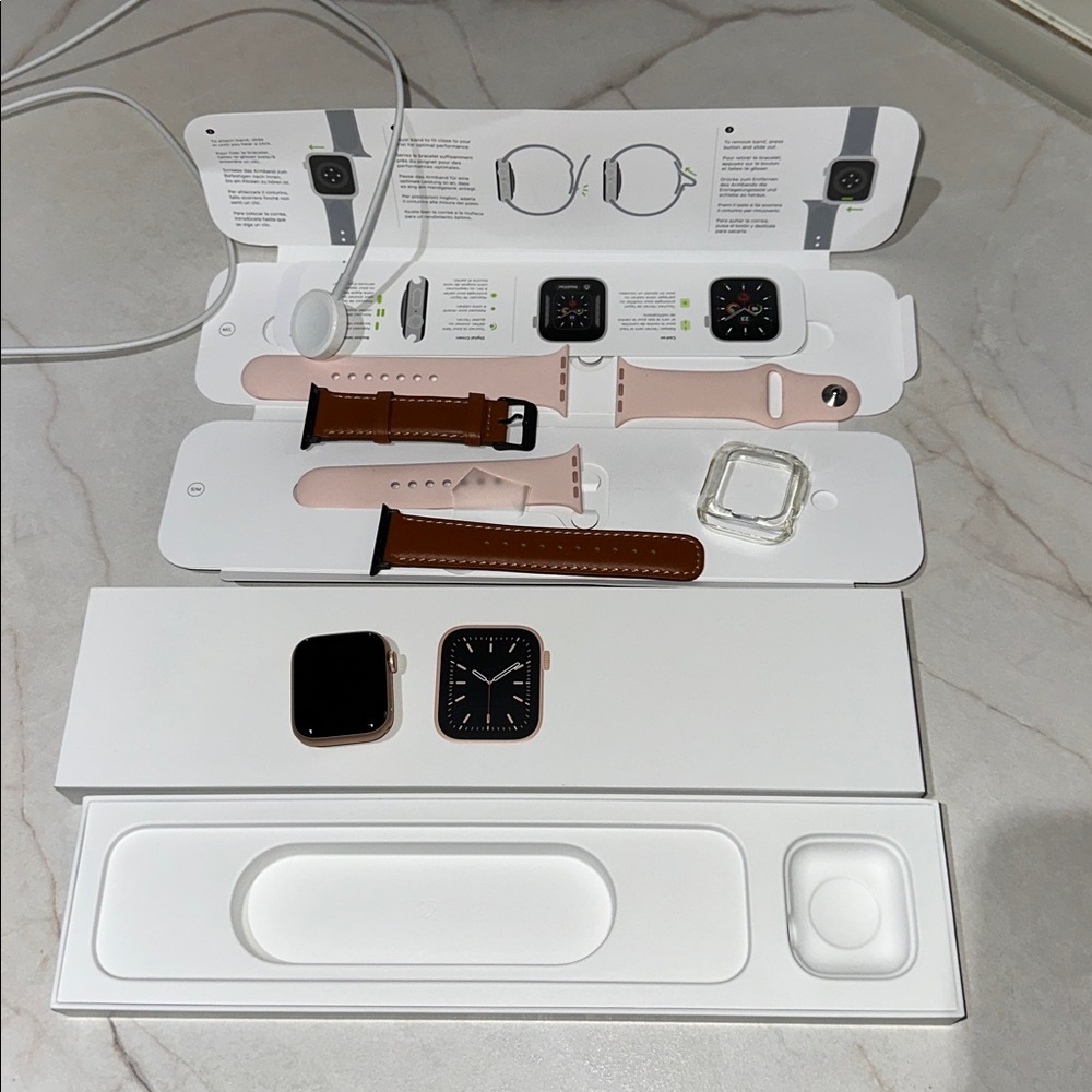 FIRM⭐️Brand New with Box Apple Series 6 Rose Gold 40mm. Never Worn, Up to Date.